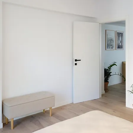 Brown I One Bedroom I One Cotroceni Park *